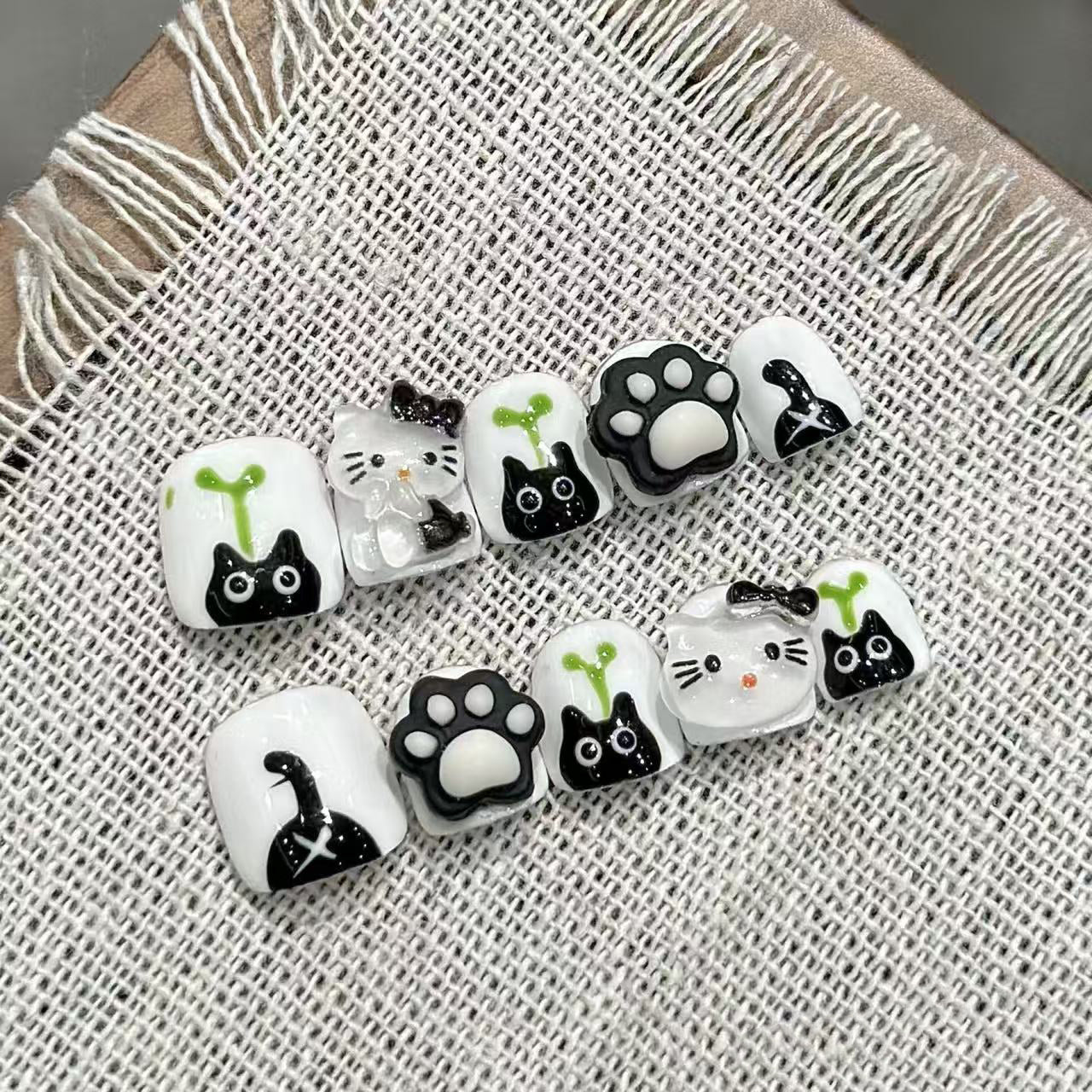 3D Black Cat & Paw Short Round